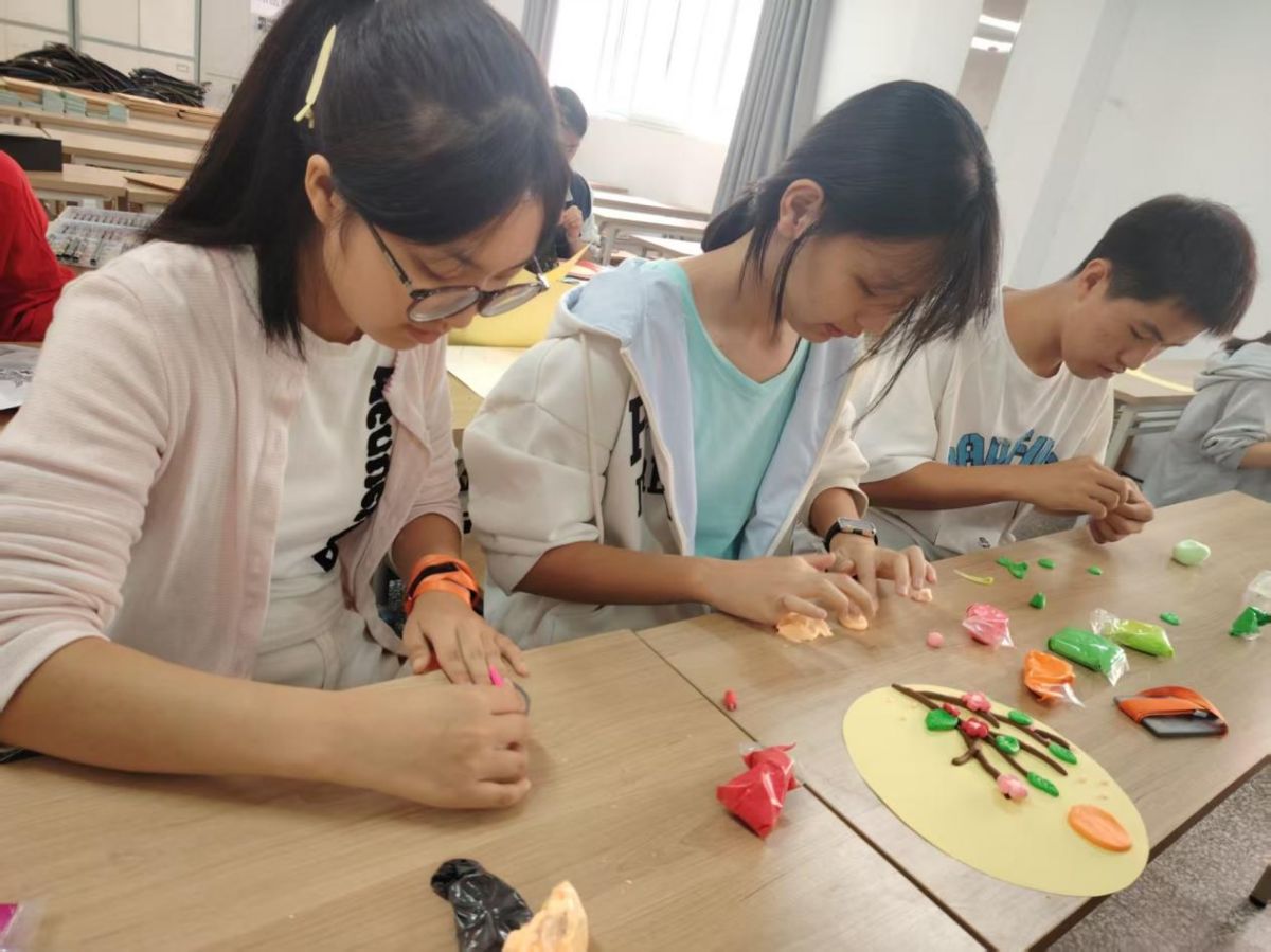 月满中秋 艺韵芳华——平顶山市第八中学举行2026年中秋节主题书画、手工艺术比赛