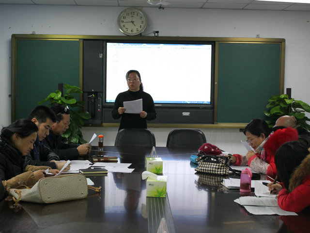 市八中九年级召开中考成绩分析会