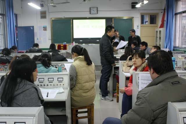市八中召开月考学情分析会