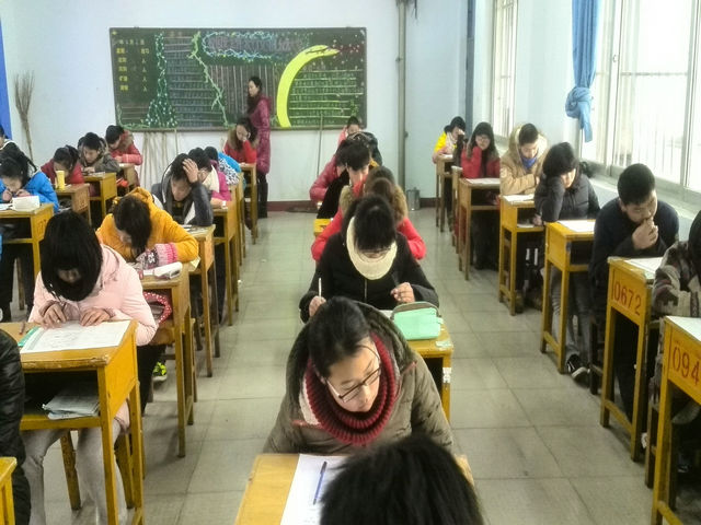 市八中团委倡议学生诚信考试(2015)