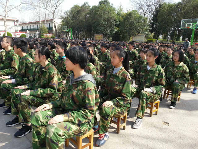 市八中八年级赴平顶山市素质教育基地开展军训