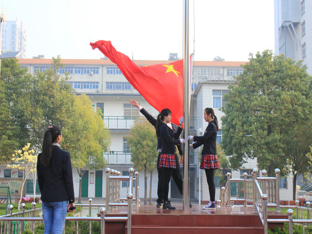 市八中开展全国中小学安全教育日宣传系列活动(2015)