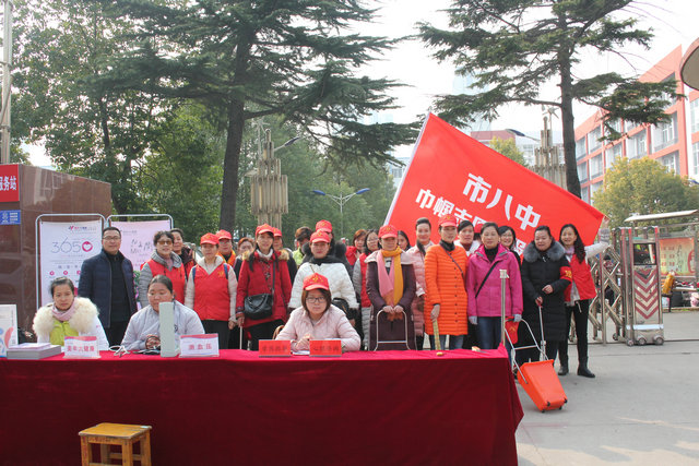 市八中举行系列活动喜庆“三八”妇女节