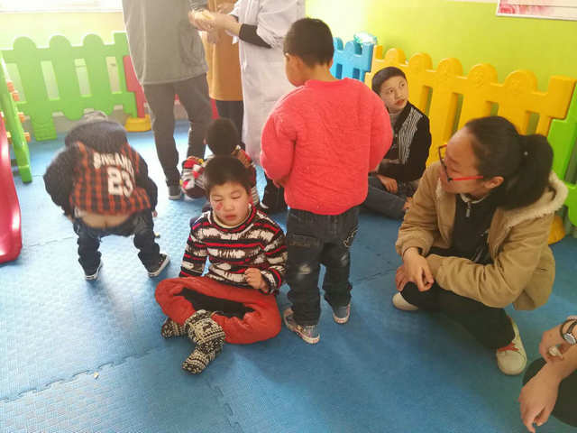 市八中开展“学雷锋献爱心情系福利院”志愿服务活动