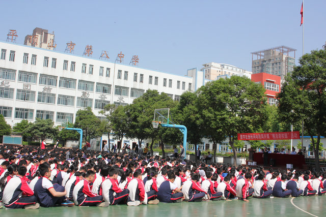 市八中携手新华区国税局地税局开展“税法进校园”活动