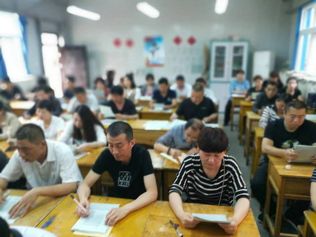 市八中召开“预防未成年人溺水”家长会