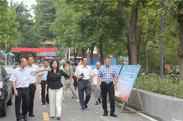 市八中迎接省级文明单位复查验收