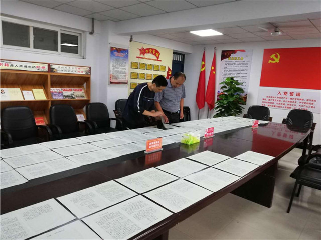 市八中教师节举行硬笔书法比赛