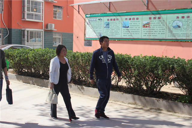 市八中开展春风行动“一对一”精准关爱帮带活动