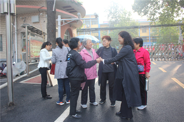 市八中举行重阳节主题党日活动