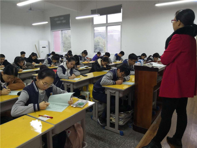 市八中举行高二年级英语单词竞赛