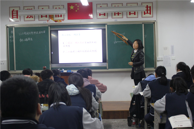 市八中开展领航教师培育对象示范课活动