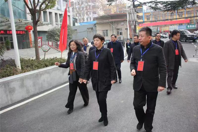 平顶山市副市长刘颖一行到市八中巡视调研