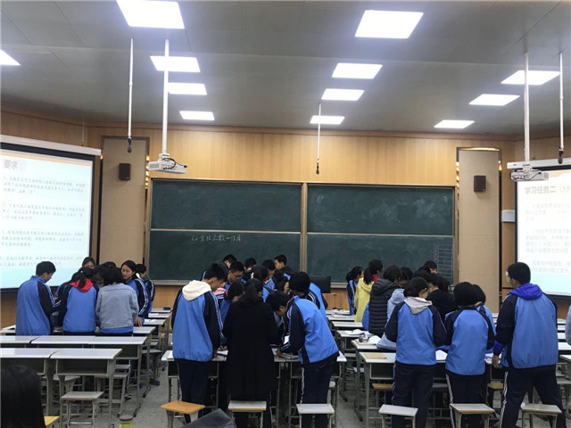 市八中组织教师赴南阳市一中交流学习