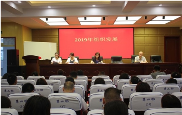 市八中夯实基层党建党员发展落实“双推双评三全程”