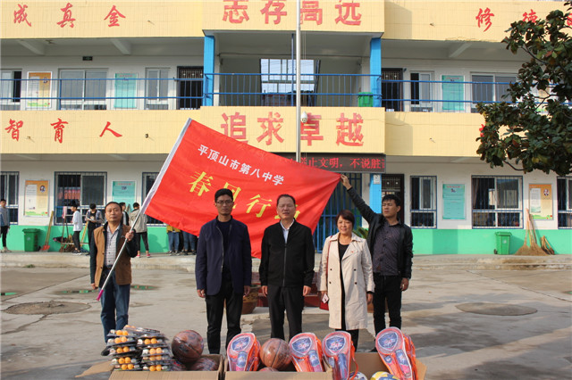 市八中赴叶县回民中学开展“春风行动”