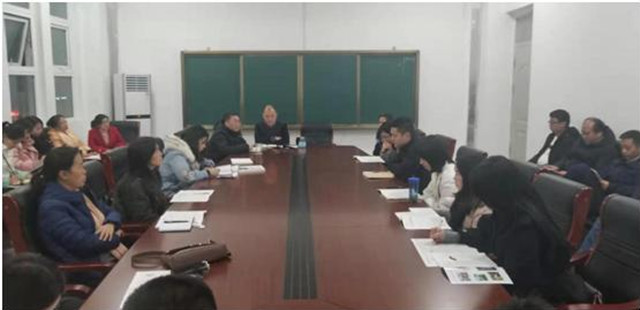 市八中召开班主任会议