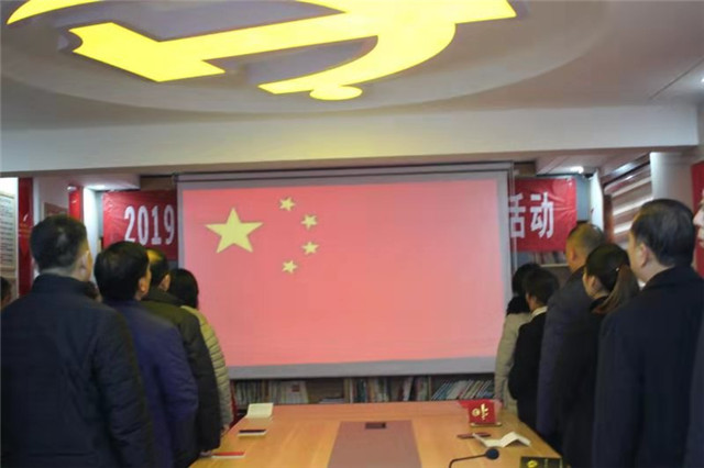 市八中党支部与八北社区党委共同开展“宪法宣传周”主题党日活动