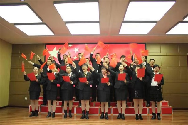 市八中举办2020迎新教职工联欢会