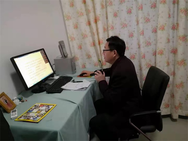 市八中开展网上授课活动