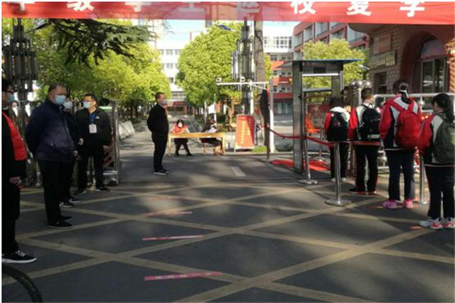 市八中九年级师生顺利返校复学