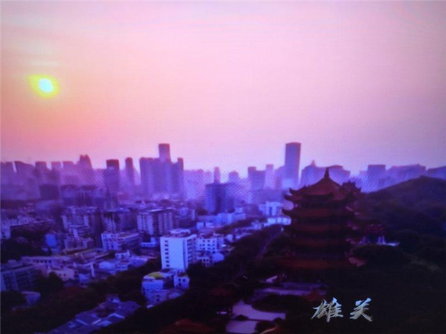 巍峨“雄关”屹立  彰显河南力量 ——市八中组织师生观看大型政论片《雄关》