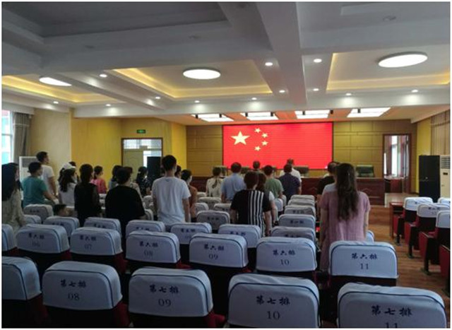 吸收新鲜血液，壮大组织力量 ——市八中召开全体党员大会
