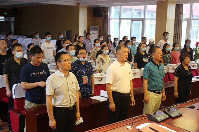 平顶山市第八中学举办“牢记初心使命，争当出彩先锋”主题党日活动