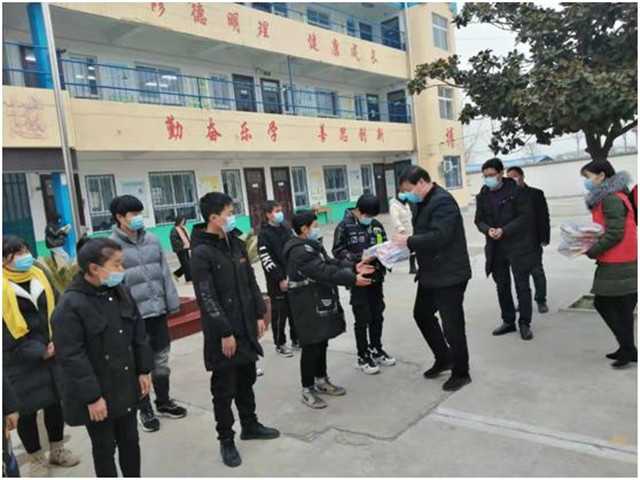 市八中赴叶县回民中学开展慰问活动