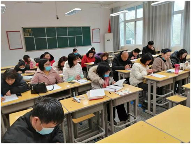 市八中召开新学期教研组长备课组长会议