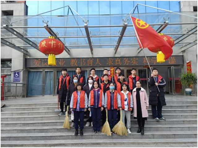 市八中开展学生学雷锋志愿服务活动