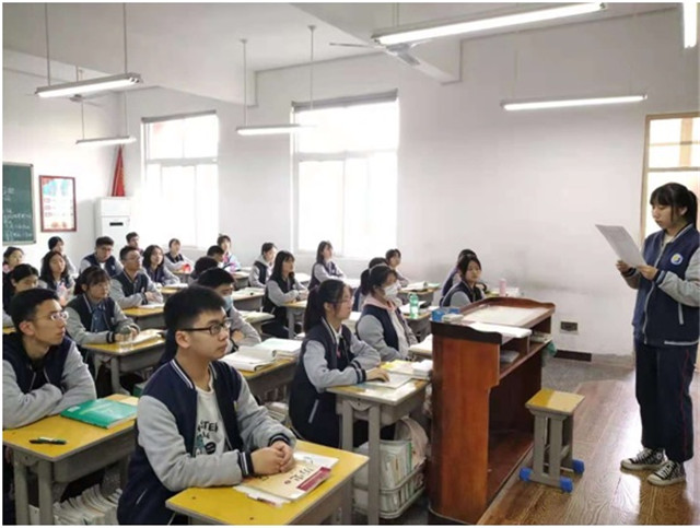 “品经典学党史” ——市八中举行“早读十分钟”学党史系列活动