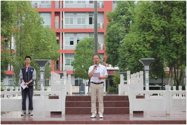 学党史明理增信，重力行开创未来 市八中党委书记 校长林亚南为全体学生上党史思政课