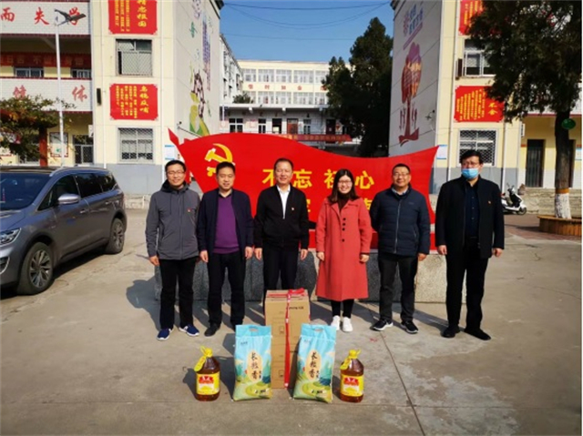 市八中赴鲁山第十五初级中学看望两区支教教师
