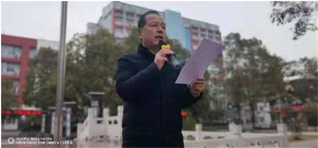 市八中举行新学期第一次升旗仪式