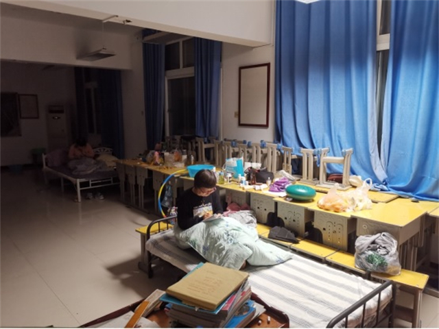 师生携手战疫情 共筑校园平安梦 ——市八中师生统筹推进抗疫与教学工作