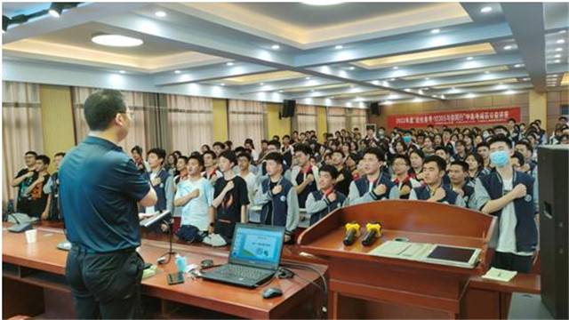 阳光心态  为高考助力 ——平顶山市第八中学开展中高考减压公益讲座