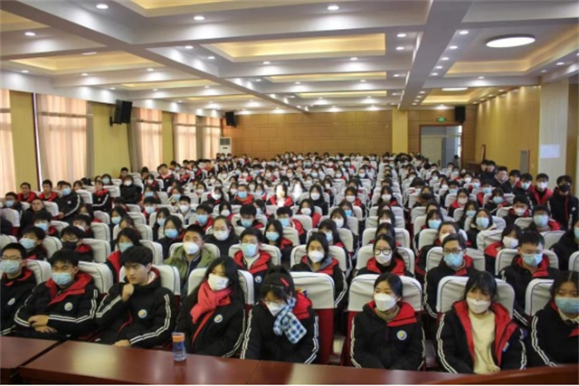 市八中召开高三学子励志大会
