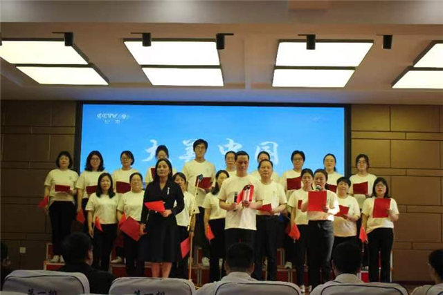 平顶山市第八中学举行“强国有我，不负韶华” 教工歌唱比赛