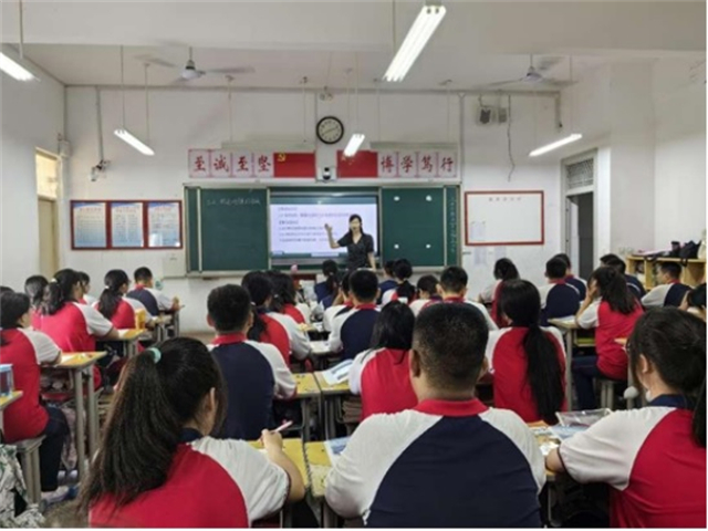 名师课堂促成长 深耕细研绽芳华 ——记王新珠高中地理名师工作室示范课观摩活动