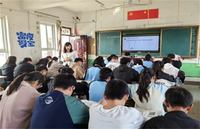 人间秋色浓 共叙地理情 ——王新珠地理名师工作室开展送教下乡活动