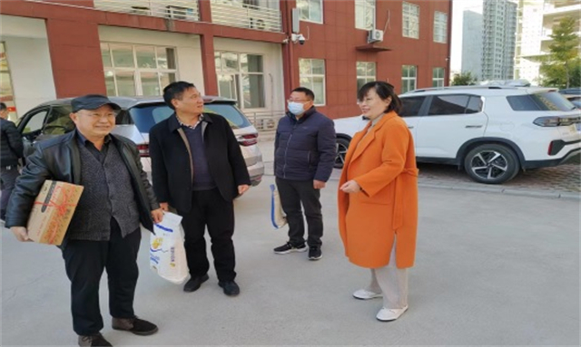 市八中赴鲁山县汇源中学看望两区支教老师