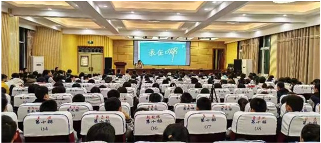 春风化雨 叩问心灵 ——市八中召开高一学生座谈会