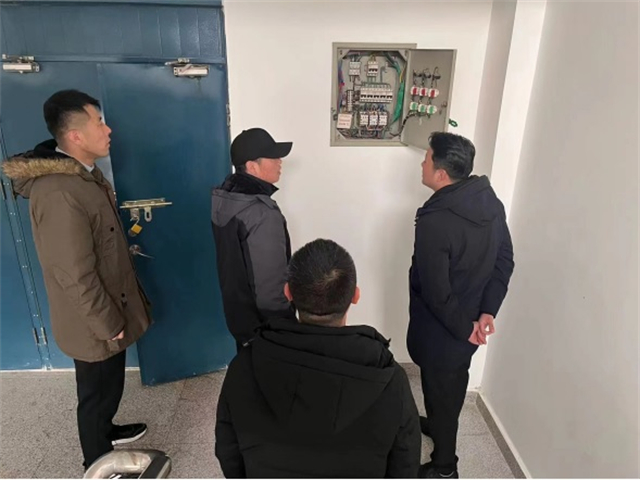 寒流来袭 温暖以待 ——市八中学生宿舍安全进入“保温模式”