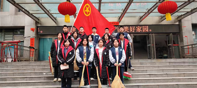 青春志愿行 爱心在行动-- 平顶山市第八中学开展“学习雷锋精神”志愿服务活动