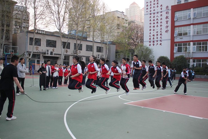 “绳”花妙比 “羽”你同辉 ——市八中文体艺术月系列报道二