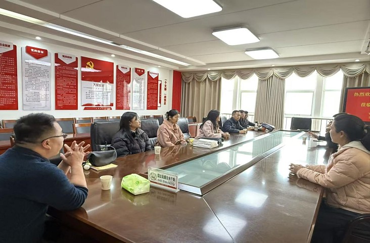 互学互鉴促提升，同研共进向未来——市八中与市七中开展英语学科校际交流研讨活动